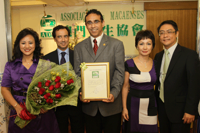 José Pereira Coutinho foi homenageado há instantes pela Associação dos Macaenses