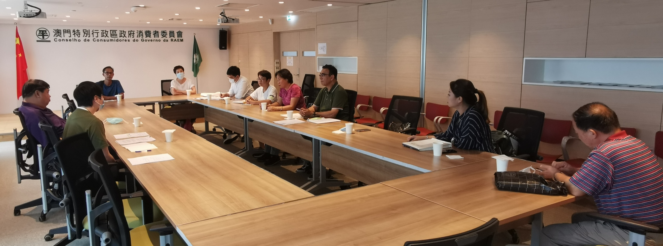 Reunião com o Conselho de Consumidores relativamente ao litígio das 50 famílias que compraram imoveis em Hengqing