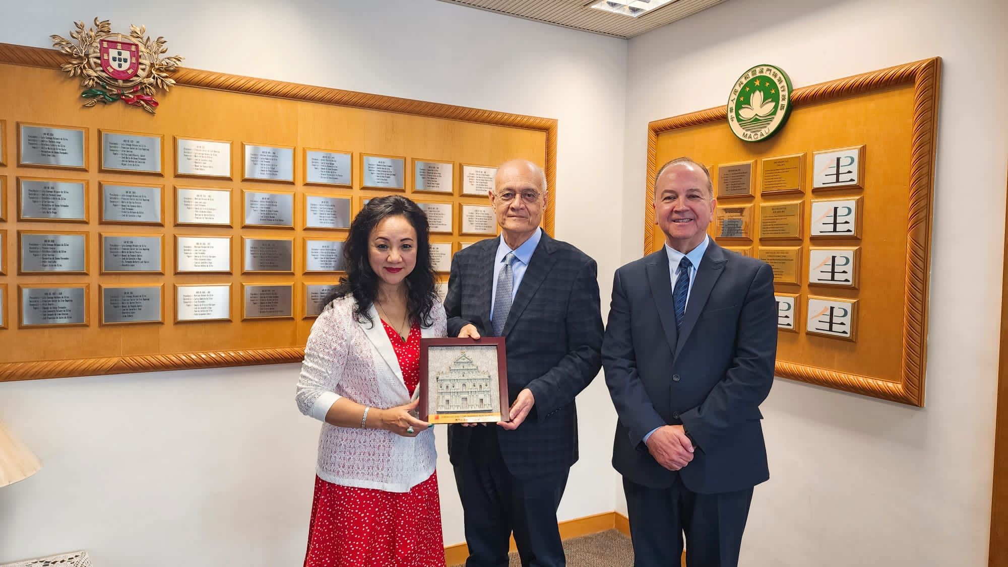 Reunião entre Rita Santos, Presidente do Conselho Regional da Ásia e Oceânia, e Carlos Alberto Anok Cabral, Presidente da Confraria da Gastronomia Macaense