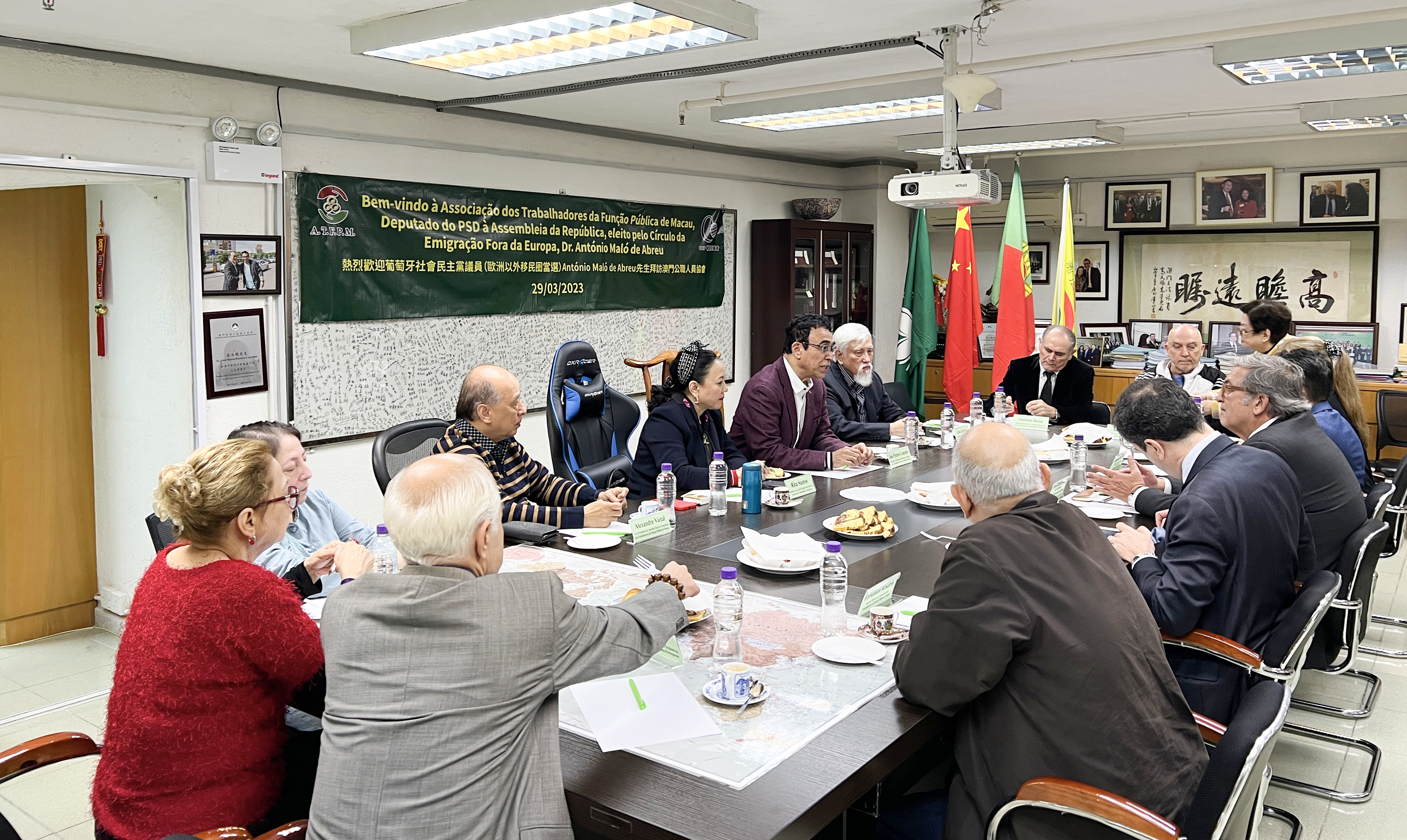 Visita do Deputado António Maló de Abreu Deputado da Assembleia da República de Portugal à Associação dos Trabalhadores da Função Pública de Macau (ATFPM).